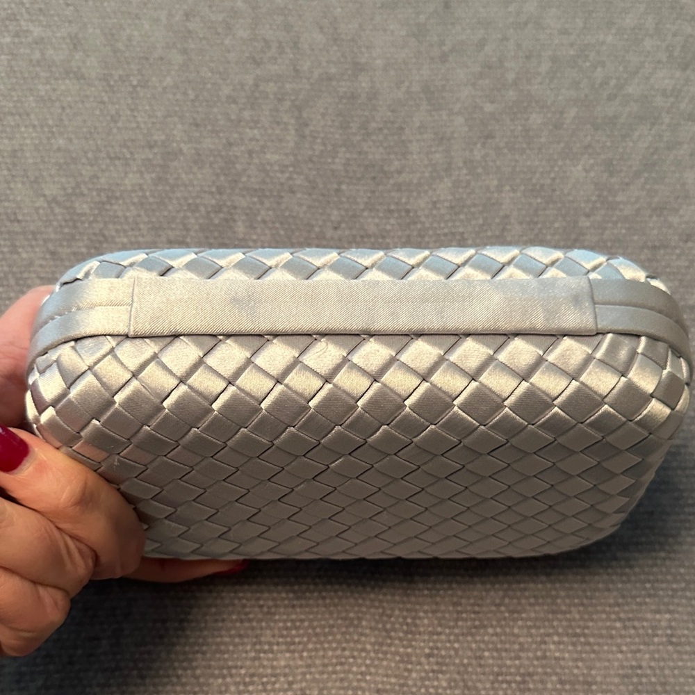 Satin Intrecciato Knot Clutch. - Picture 4 of 10